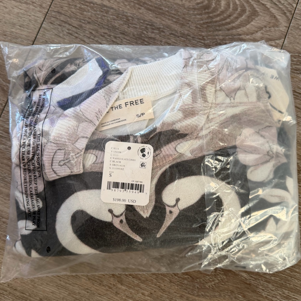 Free People We The Free Nouvelle Pattern Pullover Swan Graphic Sweatshirt Small - Picture 5 of 8